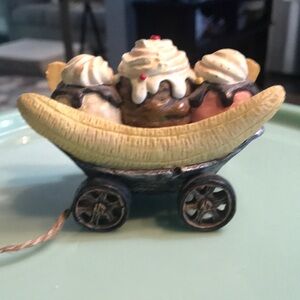 Charming Banana Split Pull Toy Decor